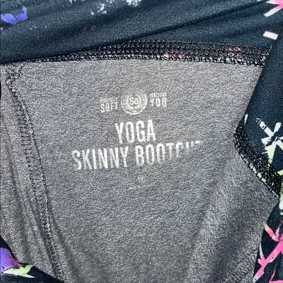 SO Gray Boot Cut Pants with Flare and Patterned Waistband - Picture 2 of 3